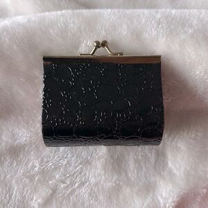 Kiss lock coin wallet black textured